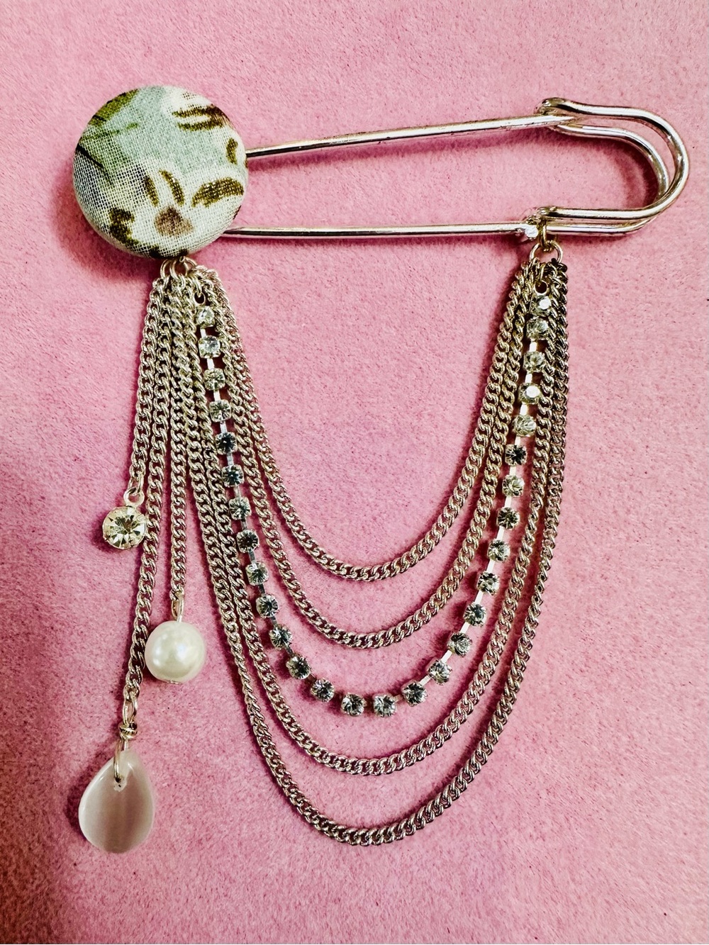 NWOT Statement Safety Pin Brooch Rhinestone Pearl Chain Drape